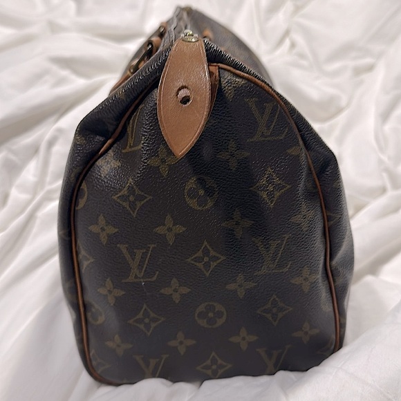 Authentic Louis Vuitton Speedy 30 Bag - Picture 4 of 9